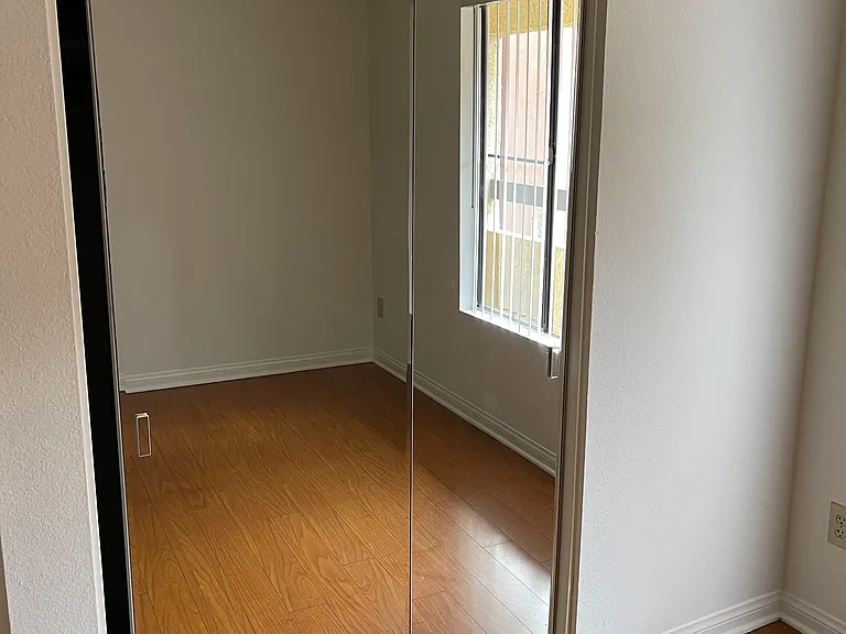 521 N Louise St #102 — Photo 8
