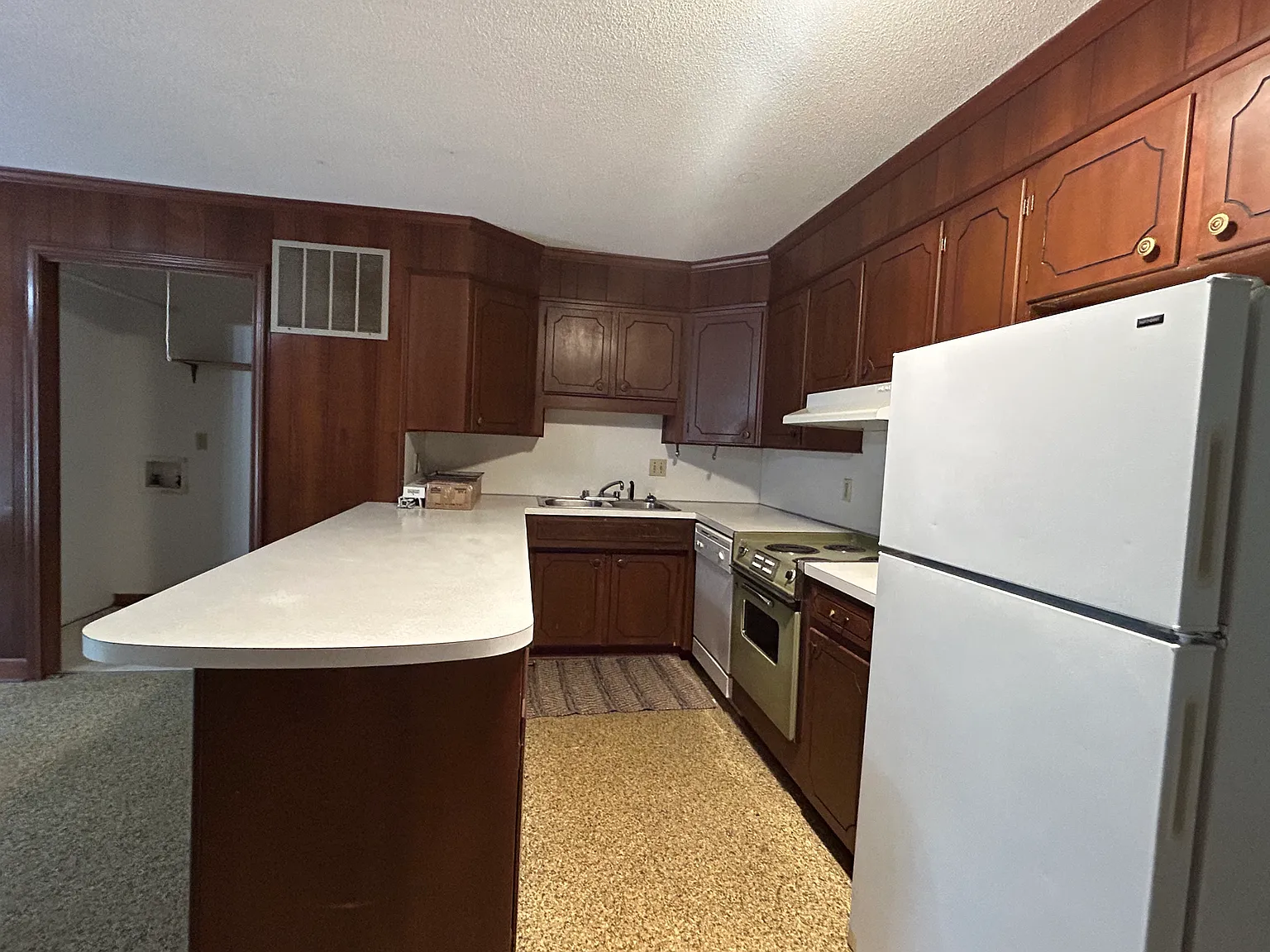 2 bed, 1085 sqft, $1,200 — Photo 2