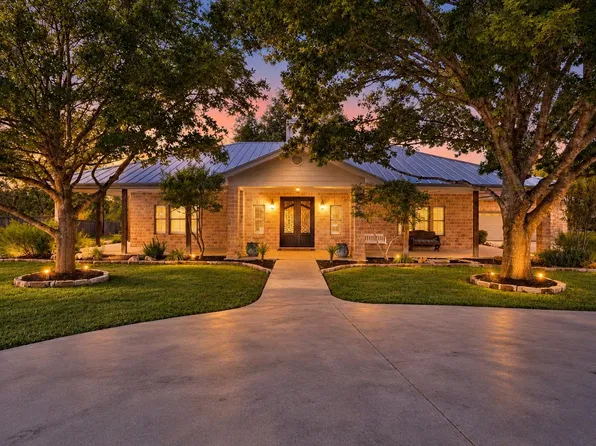 882 Cottonseed Run, Martindale, TX 78655