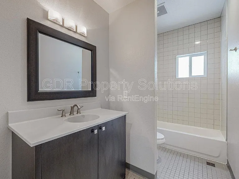 950 4th St NW #304 — Photo 11
