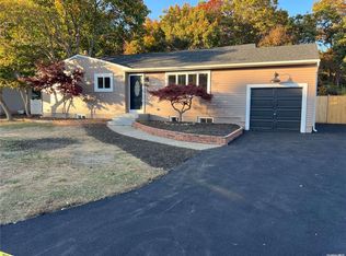 5 Albert St, Shoreham, NY 11786