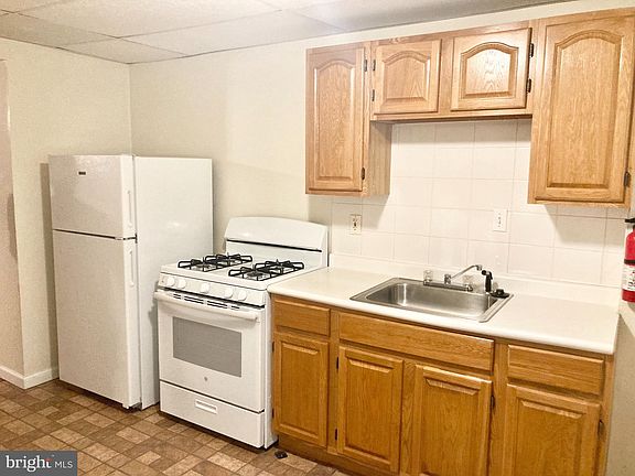 2nd image of 2547 Salmon St #1