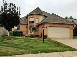 57267 Copper Creek Dr W, Washington Township, MI 48094