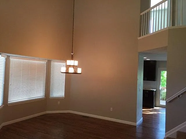 4 bed, 2.5 bath, 2000 sqft, $3,250 — Photo 4