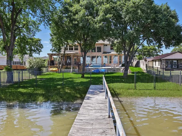 8913 Sunrise Point Ct, Fort Worth, TX 76135