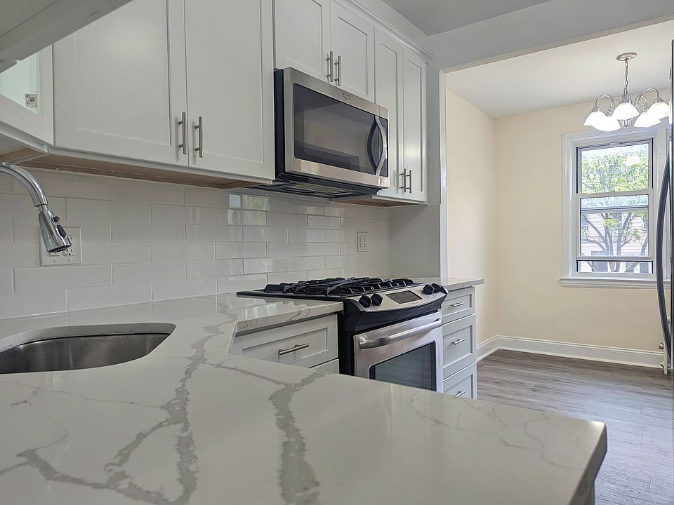 1st image of 21-06 Steinway St #1