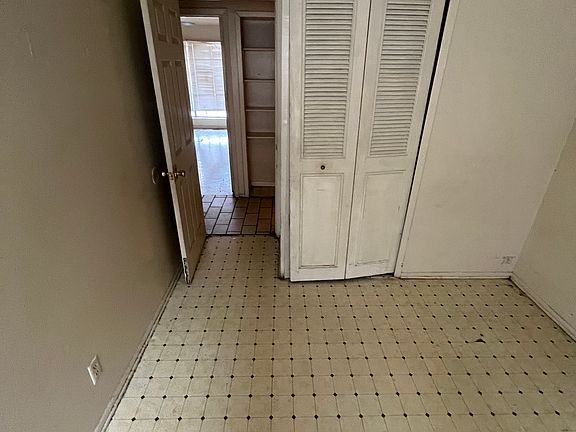 3rd image of 5926 Fairgreen St