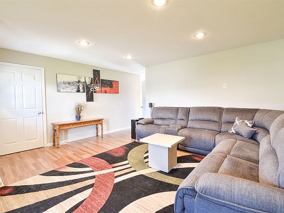 4th image of 496 Park Meadow Dr