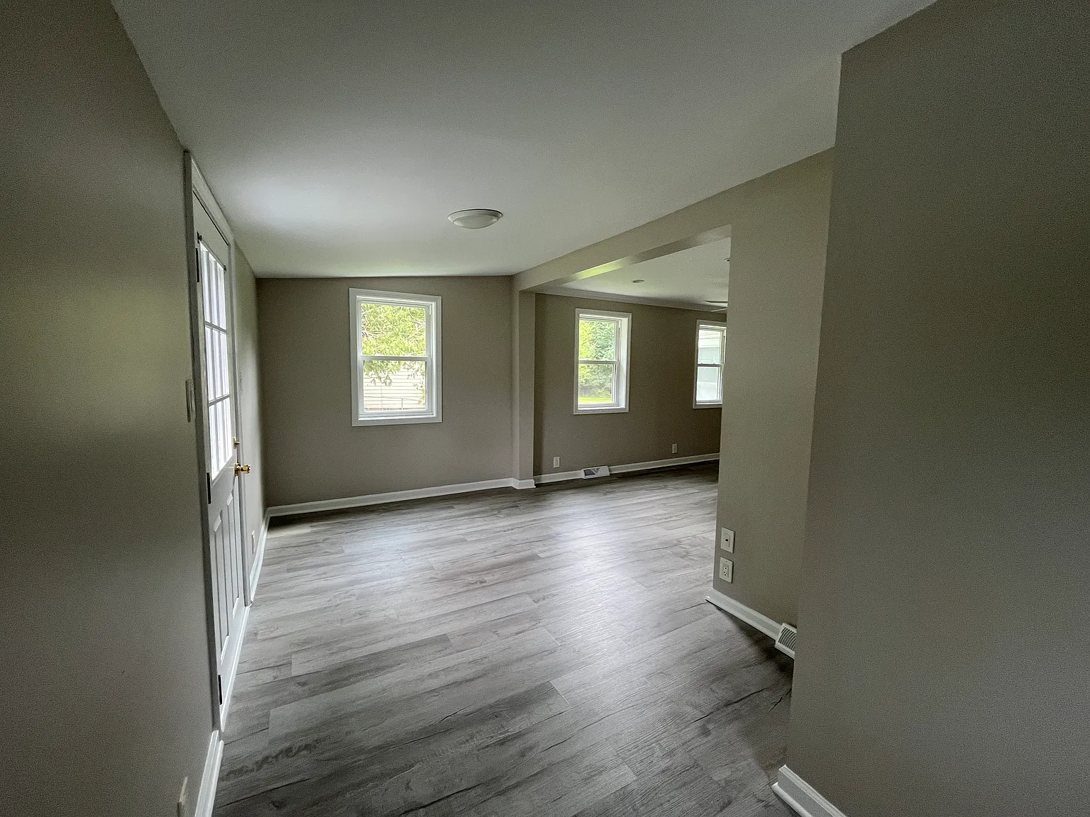 2 bed, 1000 sqft, $1,700 — Photo 4