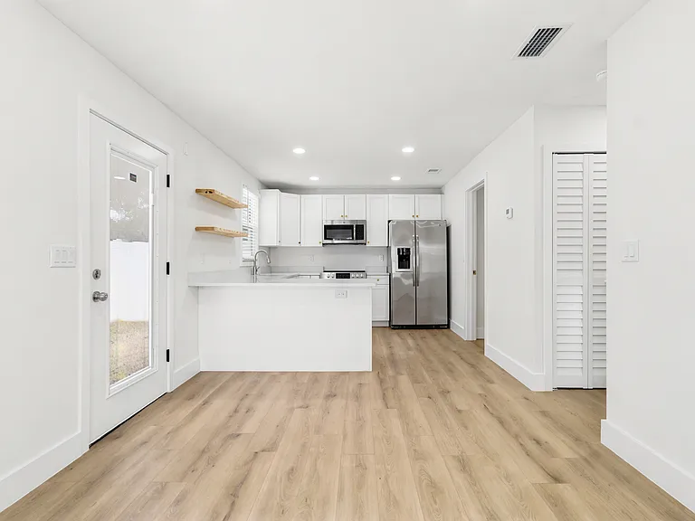 701 W Plaza Pl #C — Photo 15