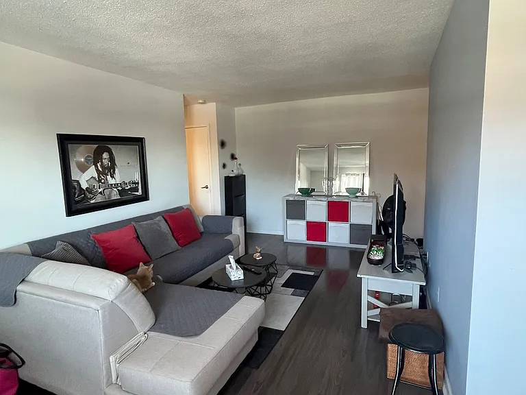 2485 Woking Cres #303 — Photo 9