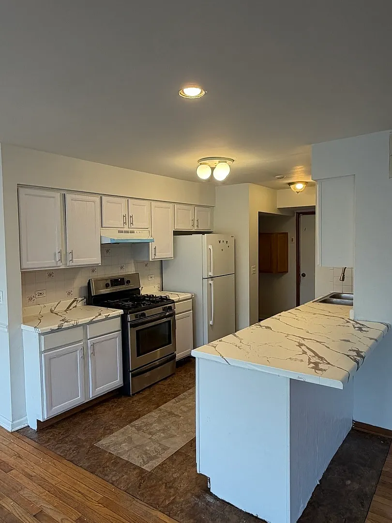 3 bed, 2.5 bath, 1428 sqft, $2,200 — Photo 3