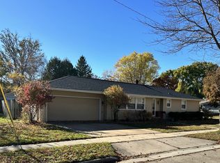 907 E Harding Dr, Appleton, WI 54915
