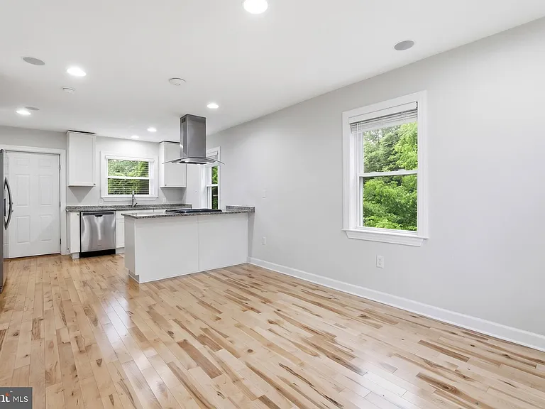 3101 E St SE — Photo 5