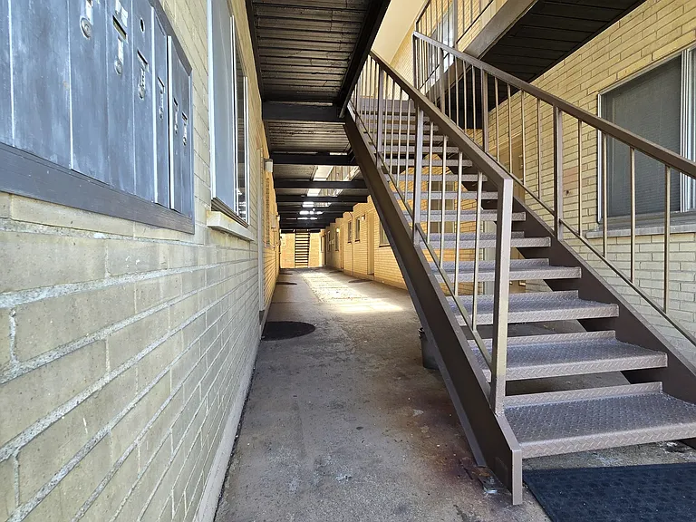 4304 Fairview Ave — Photo 6