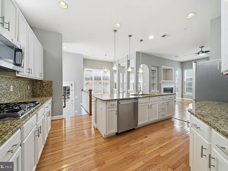 13131 Clarksburg Square Rd — Photo 11
