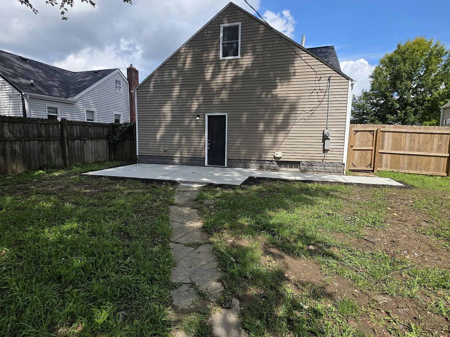3 bed, 2.5 bath, 1495 sqft, $1,795 — Photo 2