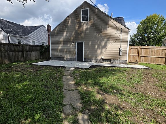 2nd image of 1933 W Mound St