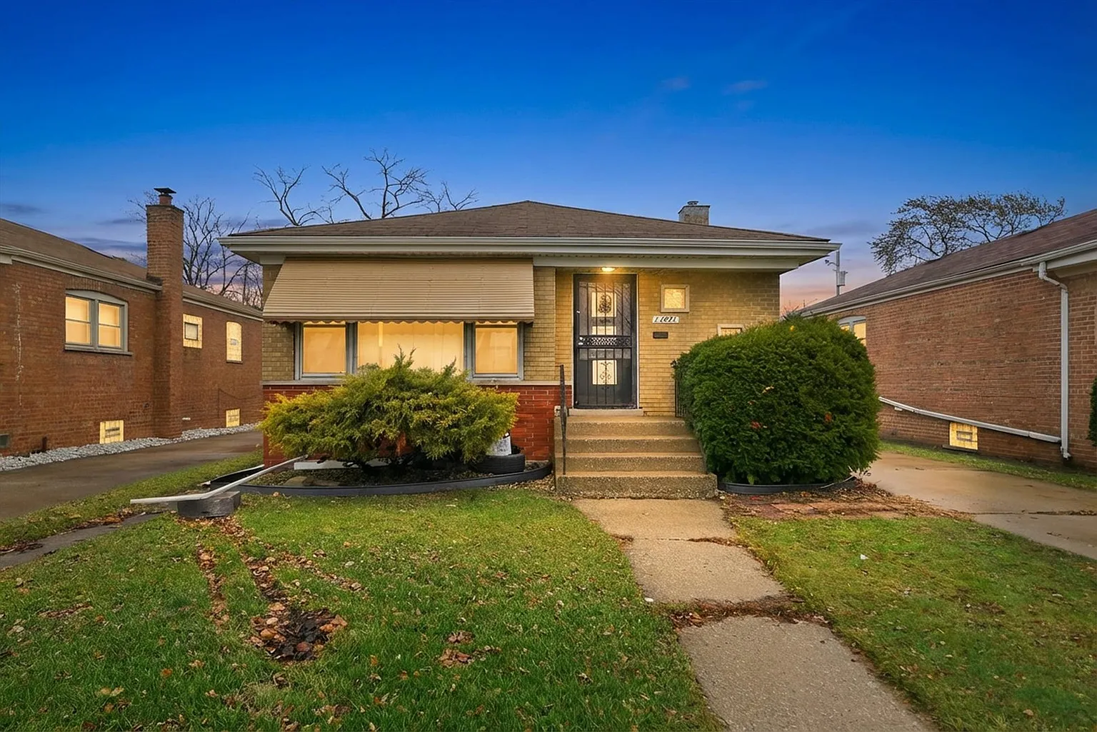 13921 S Stewart Ave photo 1
