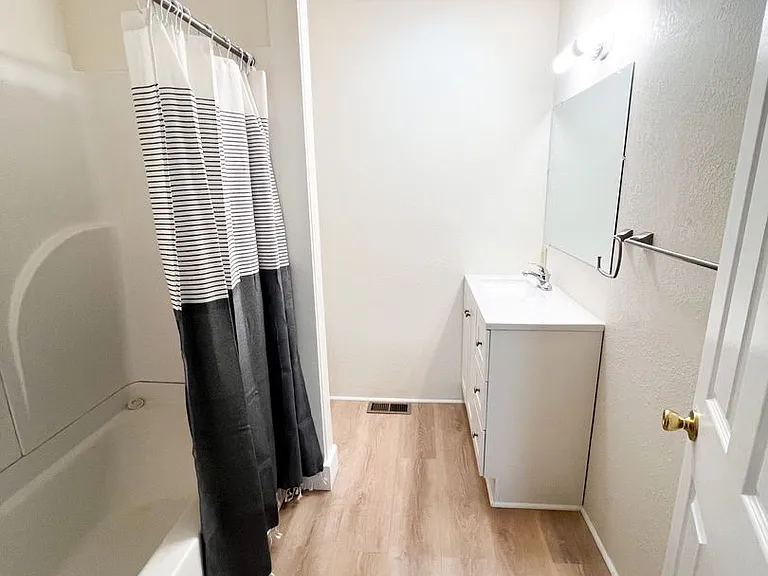 4195 Bristol Ct — Photo 19