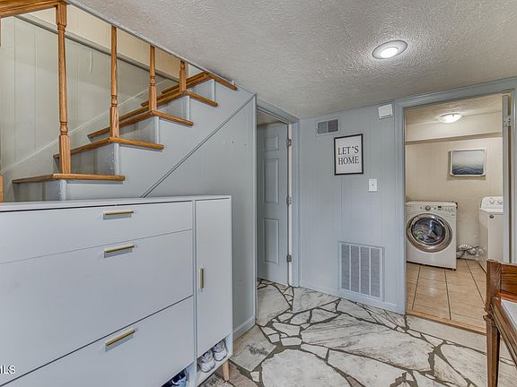 3rd image of 170 Montrose Dr