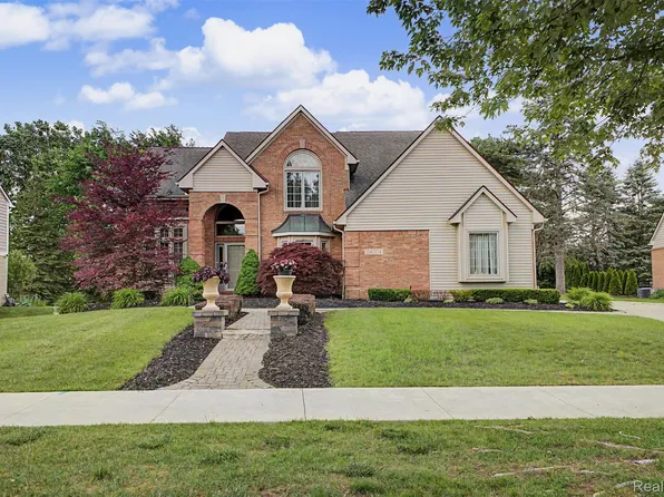 24024 Devonshire Dr, Novi, MI 48374