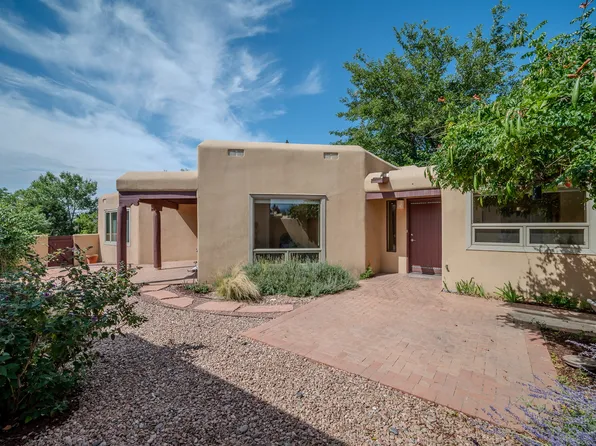 2844 Plaza Amarilla, Santa Fe, NM 87507