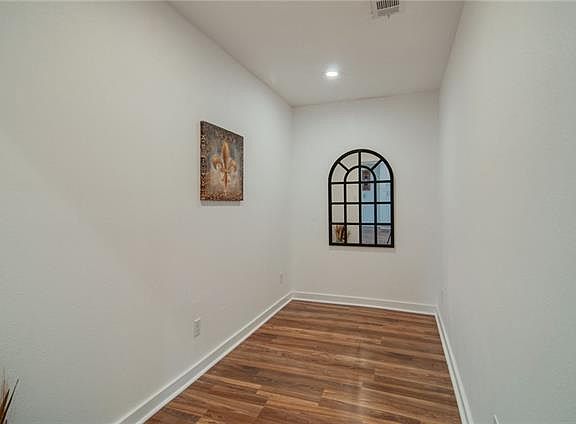 4th image of 415 Martinique Ave