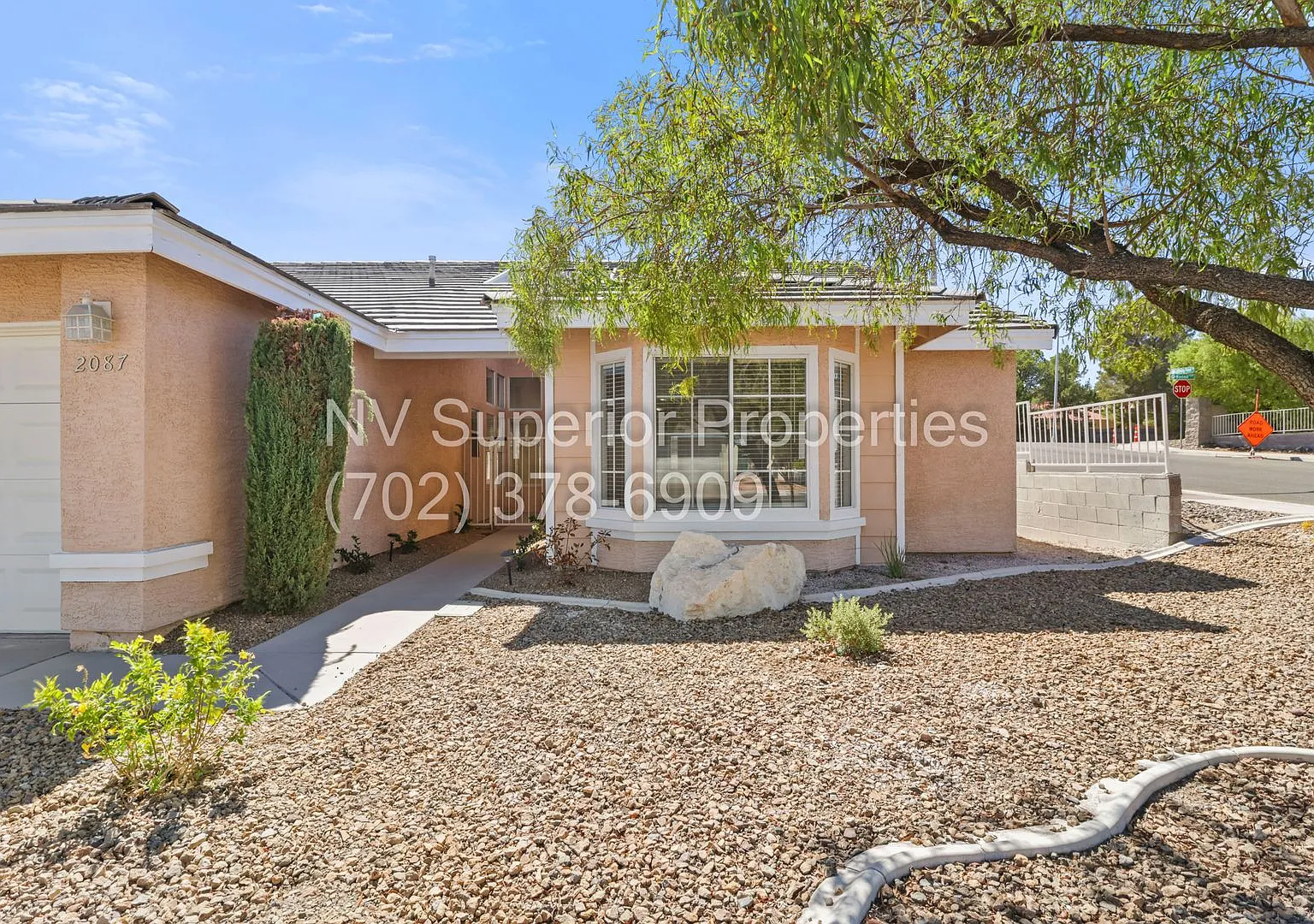 Green Valley!! Single Story!! Small RV Parking!! All Appliances!! Small RV or Boat parking — Photo 4