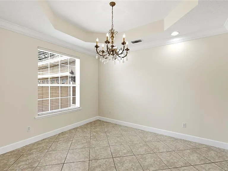 3205 King George Dr — Photo 4