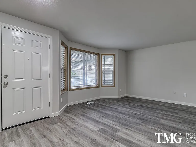 3708 NE 98th St — Photo 3