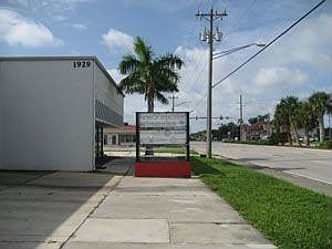 4th image of 1929 Del Prado Blvd S
