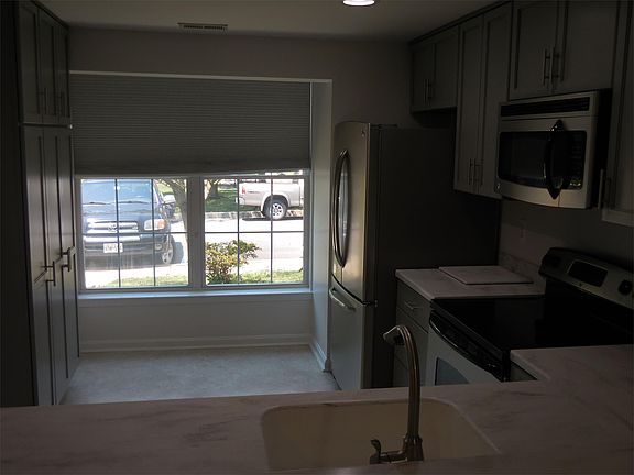 4th image of 1325 Stockett Sq
