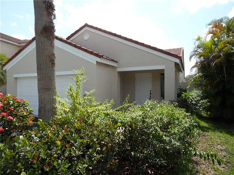 1st image of 1507 Estancia Cir