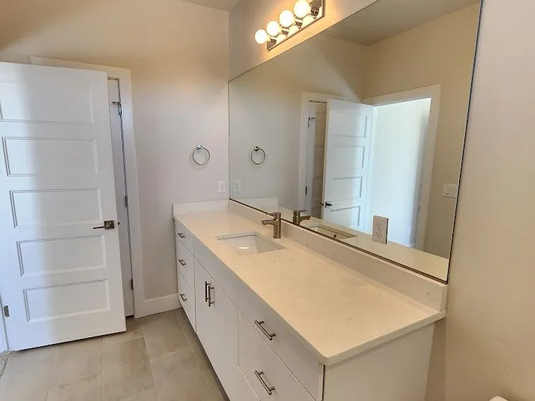 683 E Eureka Aly — Photo 25
