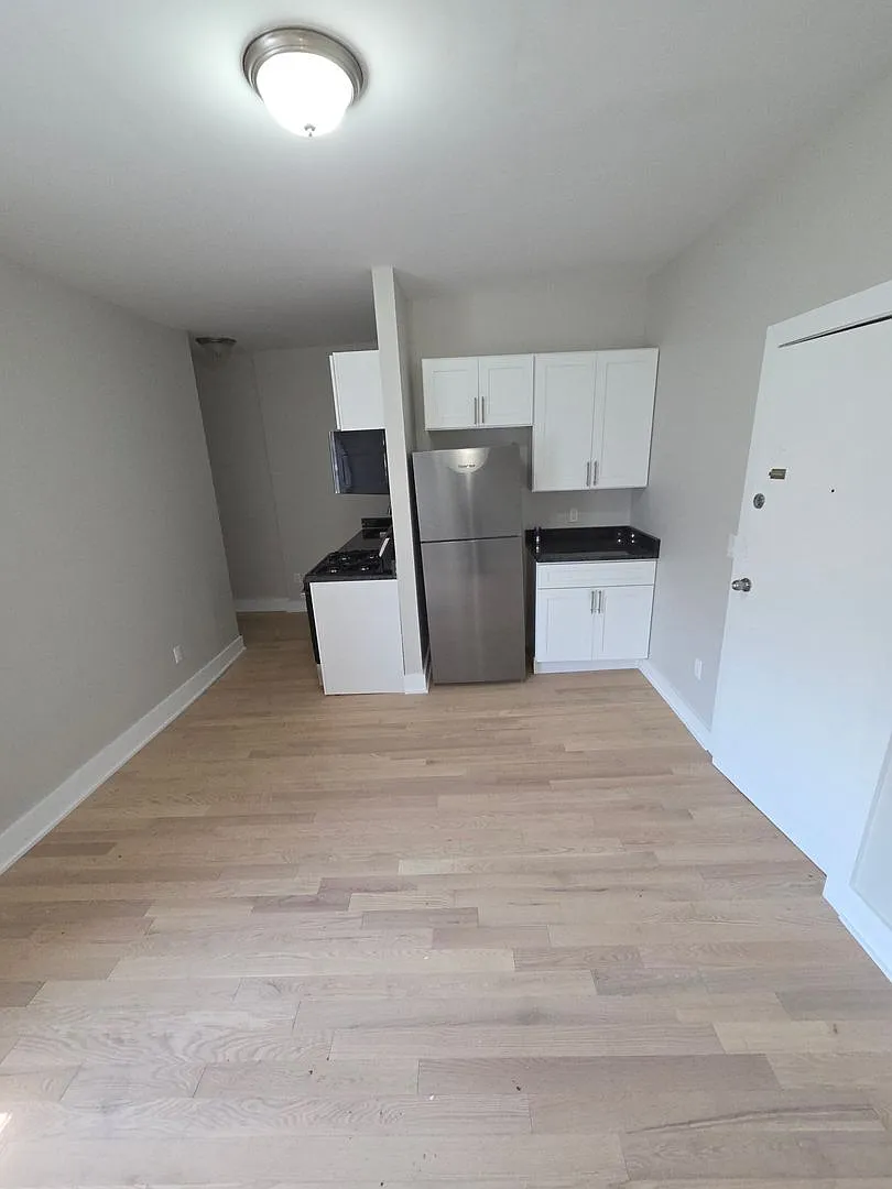 090 - 29 BENTLEY REALTY, LLC — Photo 2