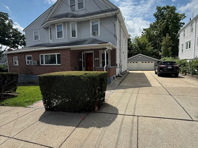 114 Pearl St — Photo 1