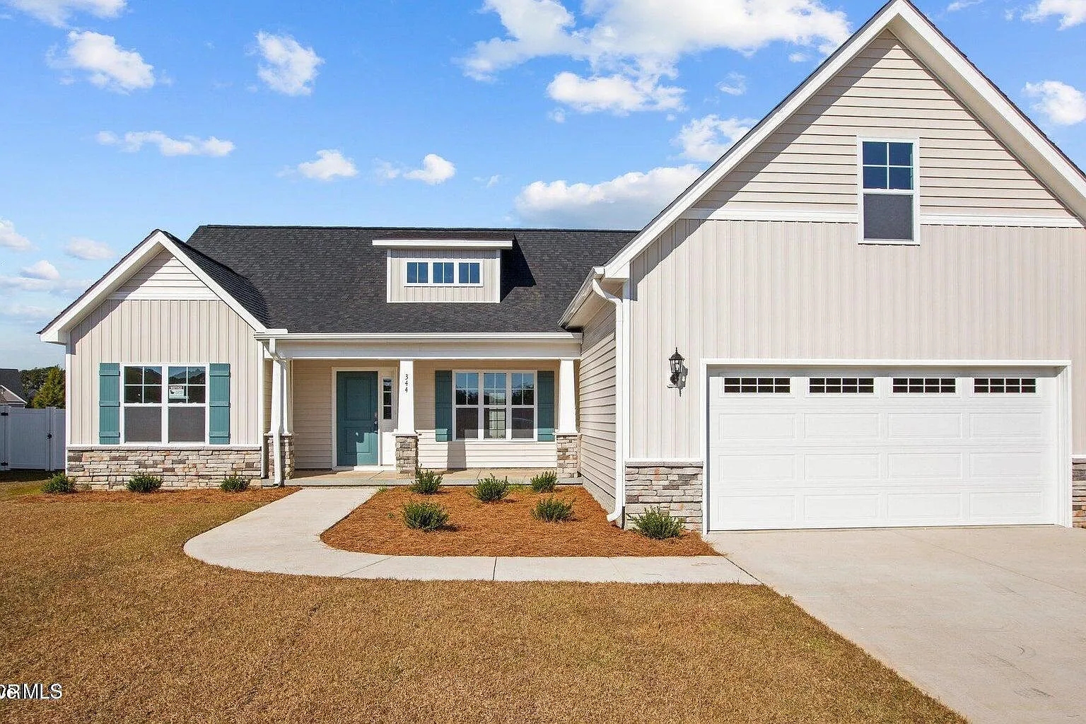 3 bed, 2.0 bath, 2158 sqft, $2,300 — Photo 1