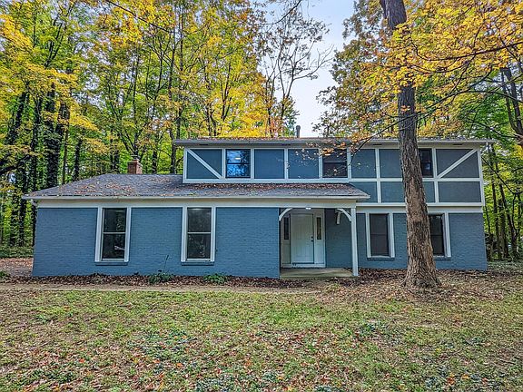 3rd image of 8579 Woodlands Ct