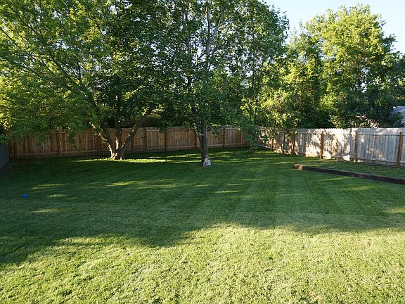 4th image of 5868 Mountain Ash Dr