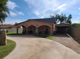 606 N Houston St, Shamrock, TX 79079