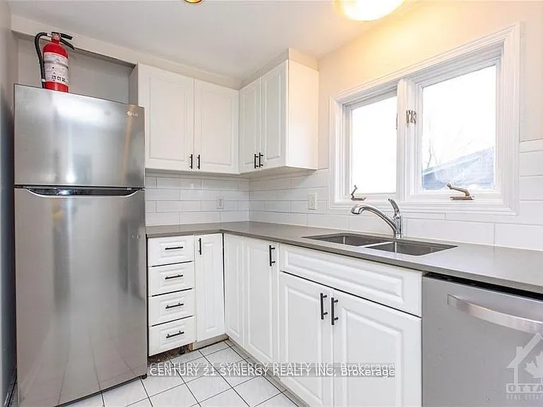 450 Maclaren St #10 — Photo 4