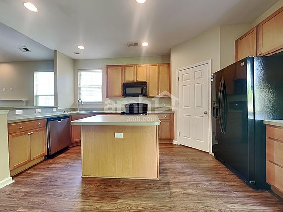 4th image of 8029 Hyannis Ct