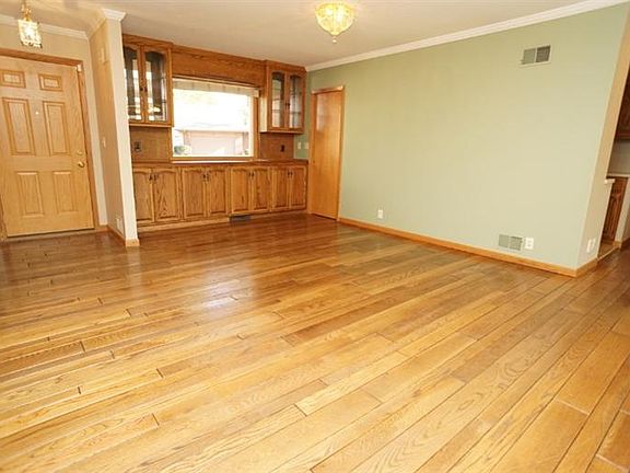 4th image of 401 Sycamore Dr