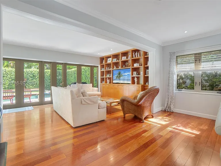 412 Gerona Ave — Photo 4