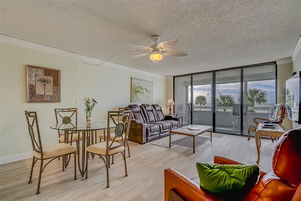 2 bed, 2.0 bath, 1165 sqft, $4,000 — Photo 3