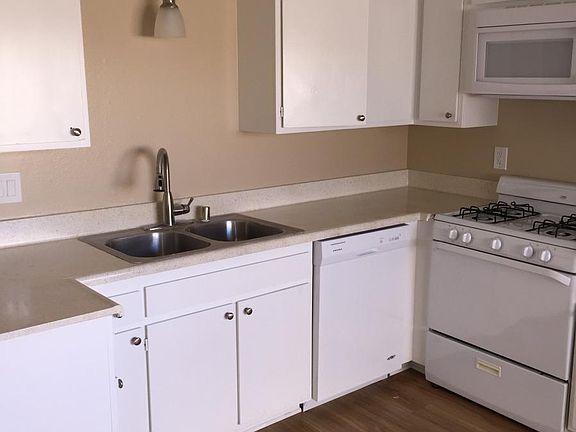 4th image of 23315 Arlington Ave