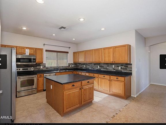4th image of 44009 W Juniper Ave