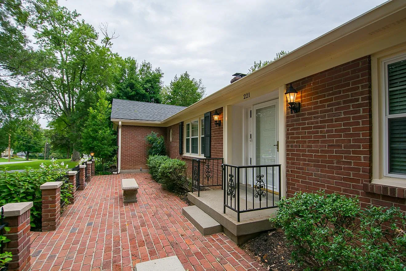 221 Blankenbaker Ln — Photo 3