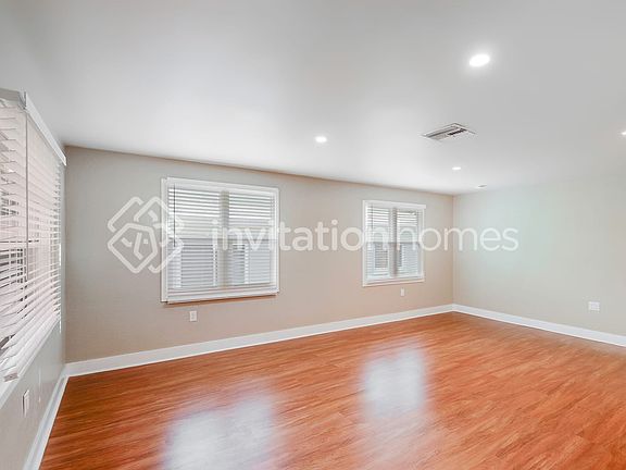 3rd image of 1615 N Washington Ave